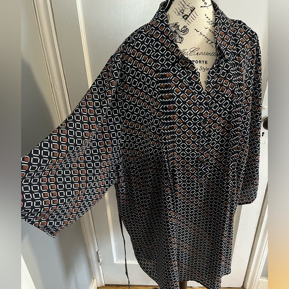 Beautiful lightweight tunic with tie belt, buttons and collar - Picture 3 of 8